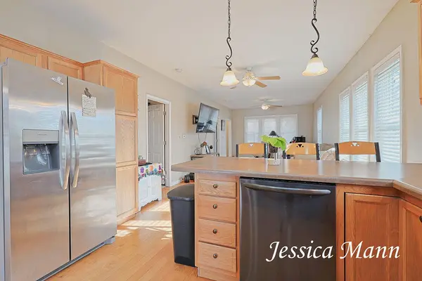 990 W Laketon AVE, Muskegon City, MI 49441