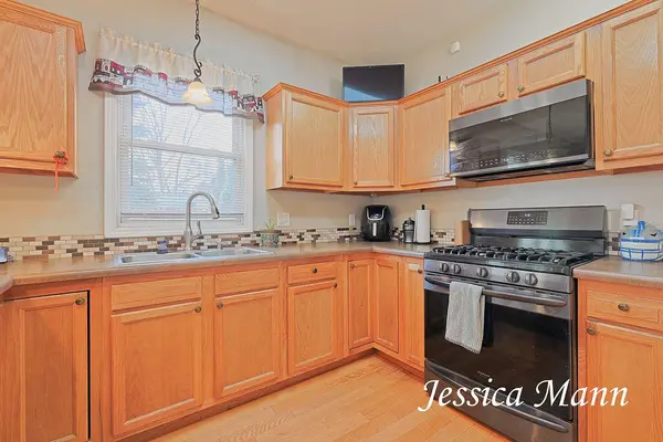 990 W Laketon AVE, Muskegon City, MI 49441