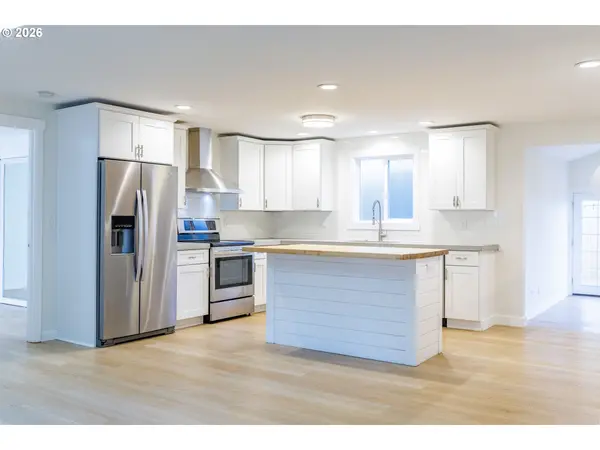 1382 NE DROST DR, Bend, OR 97701