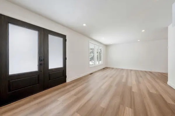 5880 Dalridge HL NW, Calgary, AB T3A 1L9