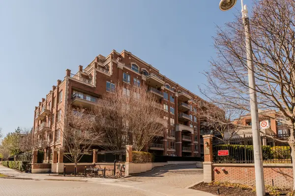 20 Burkebrook PL #407, Toronto C12, ON M4G 0A1