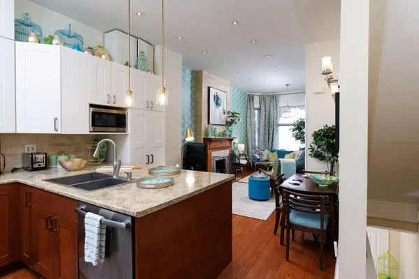 235 Markham ST, Toronto C01, ON M6J 2G7