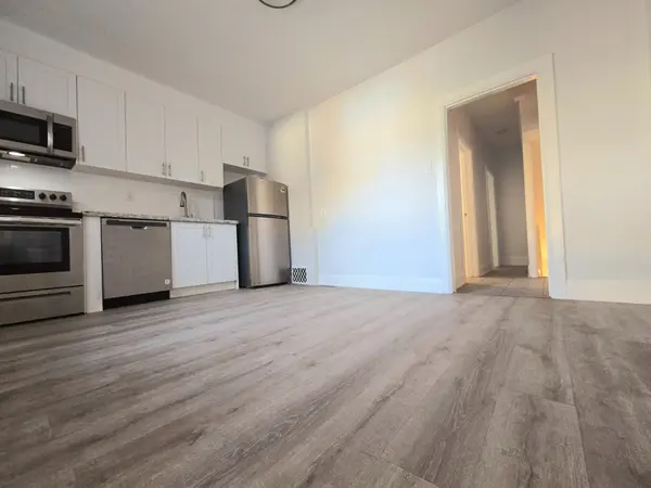 685 Greenwood AVE #MAIN, Toronto E03, ON M4J 4B6