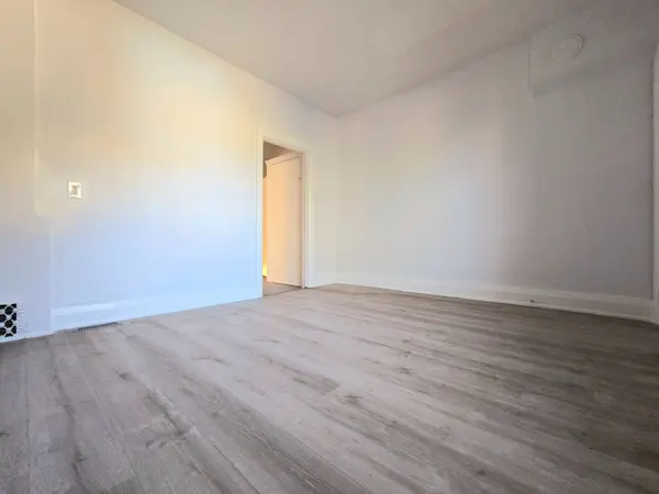 685 Greenwood AVE #MAIN, Toronto E03, ON M4J 4B6