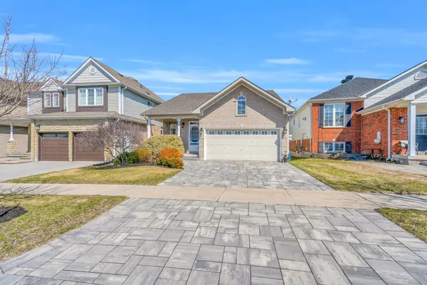 17 Marchant CIR, King, ON L0G 1T0