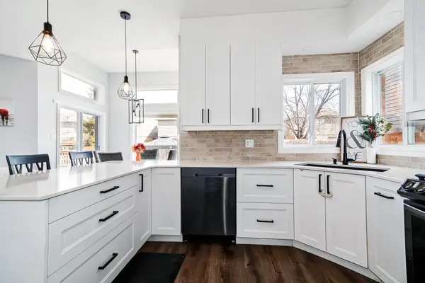 325 Holden ST, Collingwood, ON L9Y 0E3