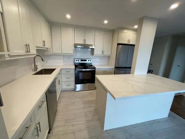 85 Emmett AVE #601, Toronto W04, ON M6M 5A2