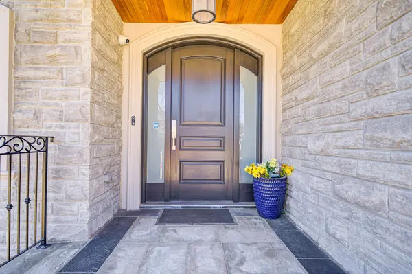 476 TENNYSON DR, Oakville, ON L6L 3Z1