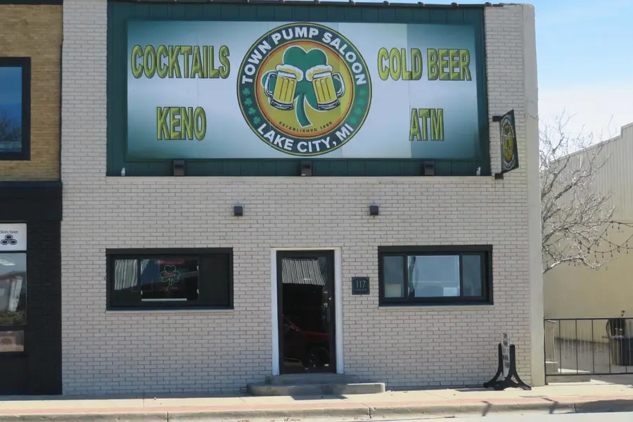 117 S Main ST, Lake Twp, MI 49651