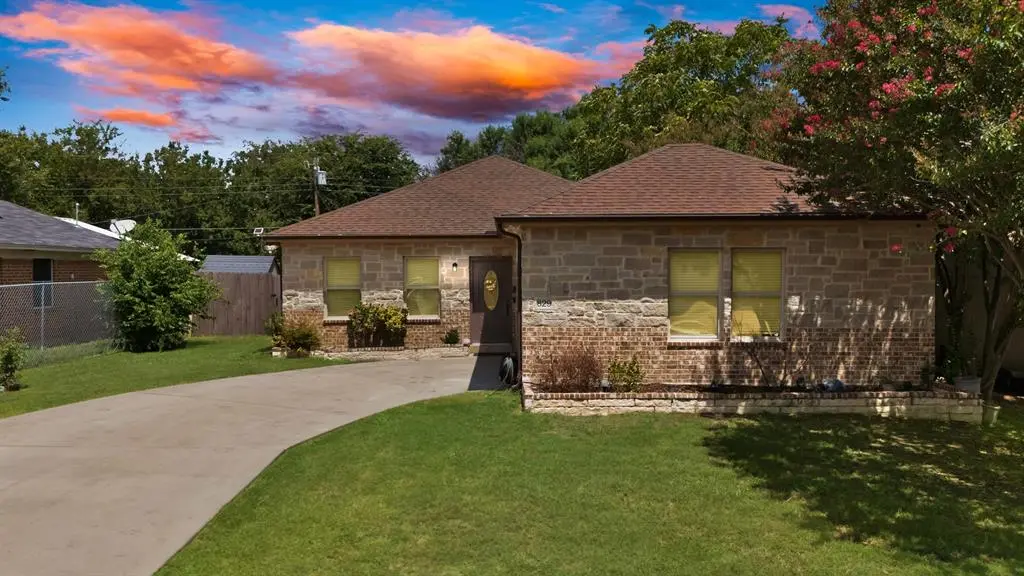 829 Lexington Drive, Lancaster, TX 75134