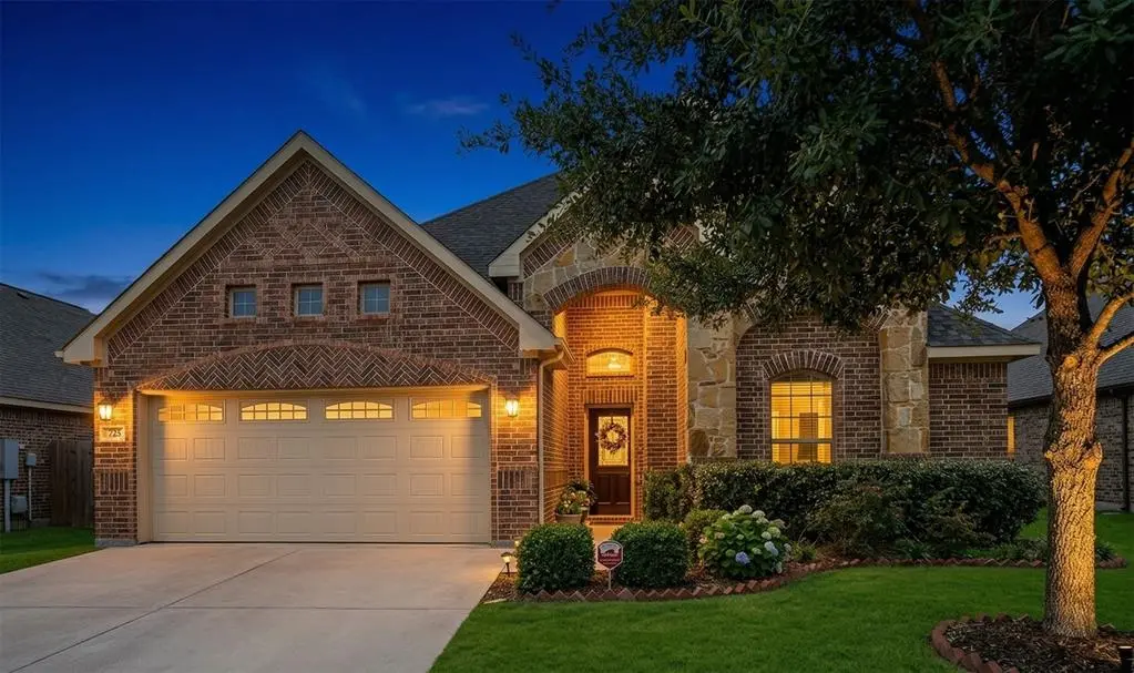 725 Gray Washington Drive, Saginaw, TX 76179