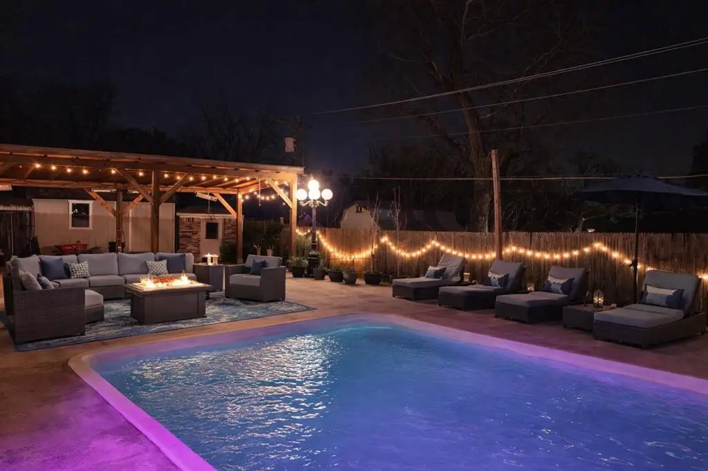 704 Morning Glory Lane, Bedford, TX 76021