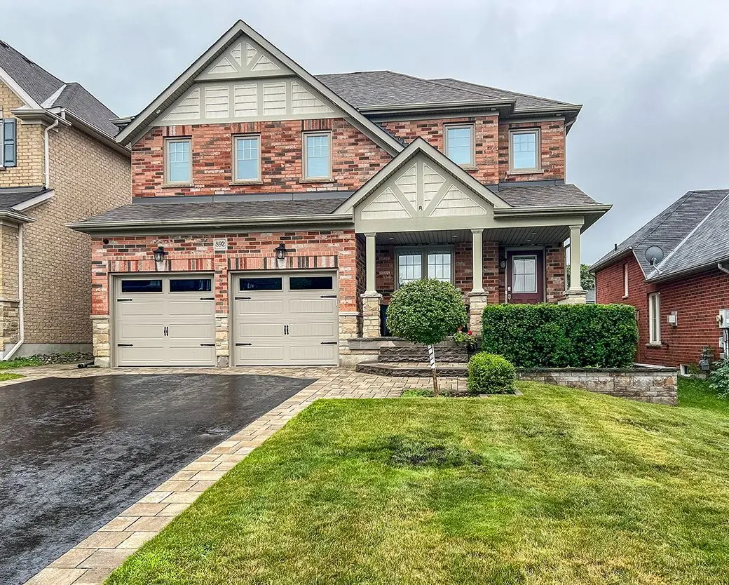 892 Barbados ST, Oshawa, ON L1J 0A5