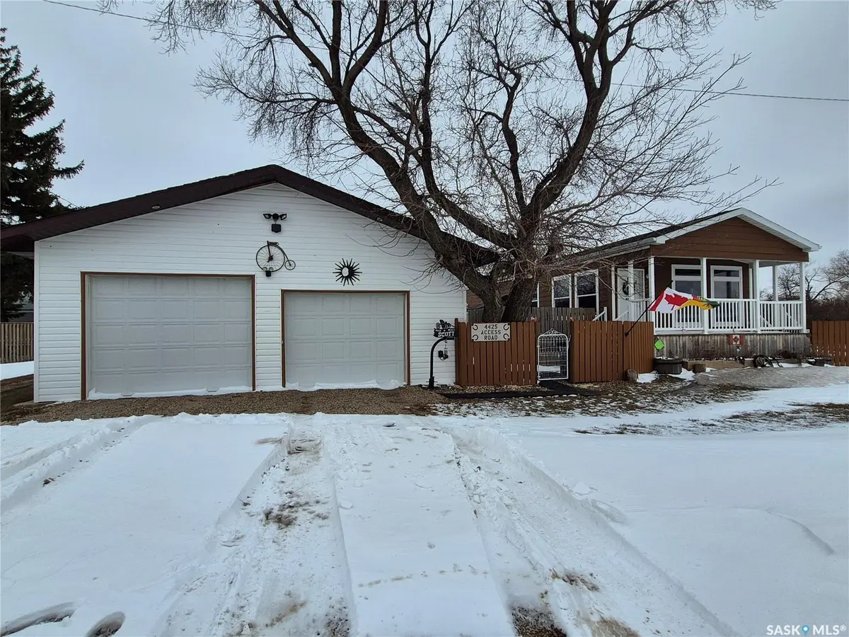 4425 Access ROAD, Halbrite, SK S0C 1H0