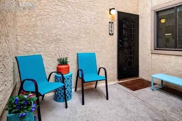 3427 Trenary LN, Colorado Springs, CO 80918