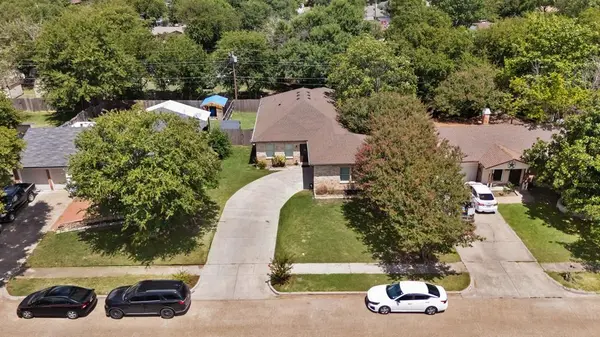 829 Lexington Drive, Lancaster, TX 75134