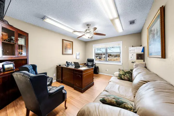 200 E Russell Avenue, Bonham, TX 75418