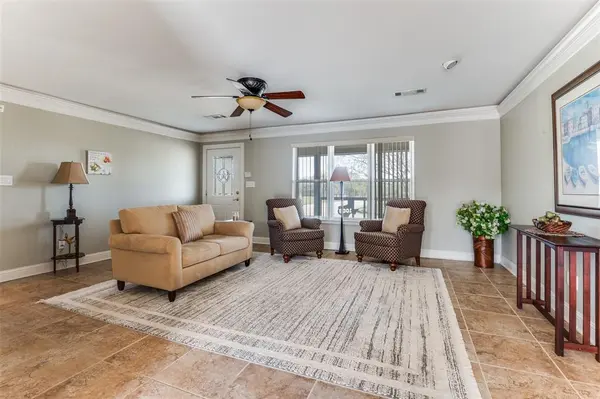 1003 OVILLA Road, Red Oak, TX 75154