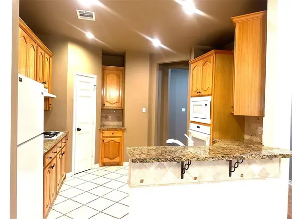 1410 Oxford Drive, Mansfield, TX 76063