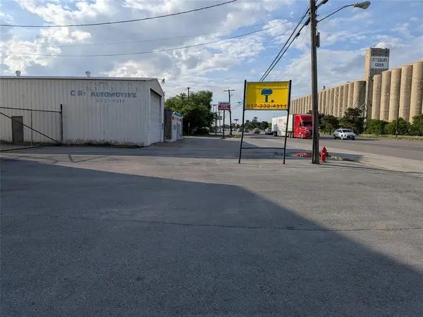 213 N Saginaw Boulevard, Saginaw, TX 76179