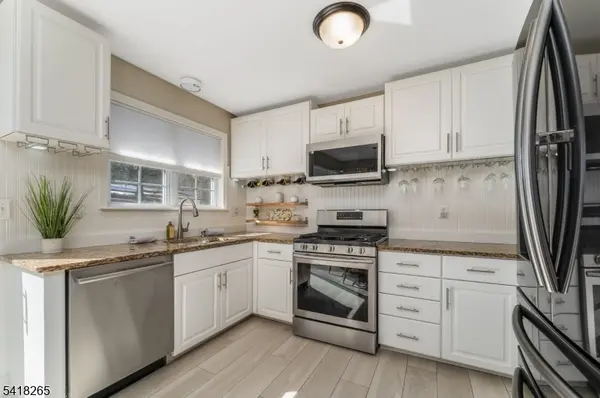 4 Jumping Brook Pl, Clinton Twp., NJ 08801