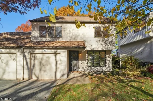 16 Minnisink Dr, Roseland Boro, NJ 07068