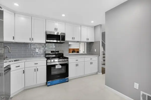 66 Pear Tree Ln, Franklin Twp., NJ 08823