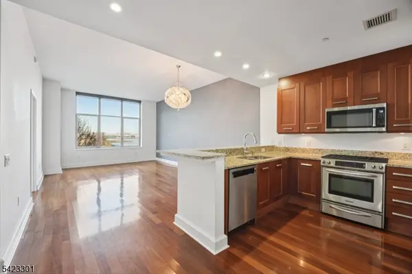 8100 River Rd #209, North Bergen Twp., NJ 07047