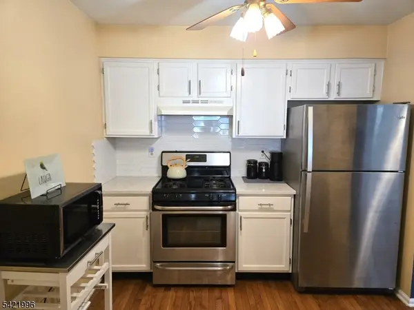 64 Dayton Ct #205, Independence Twp., NJ 07840