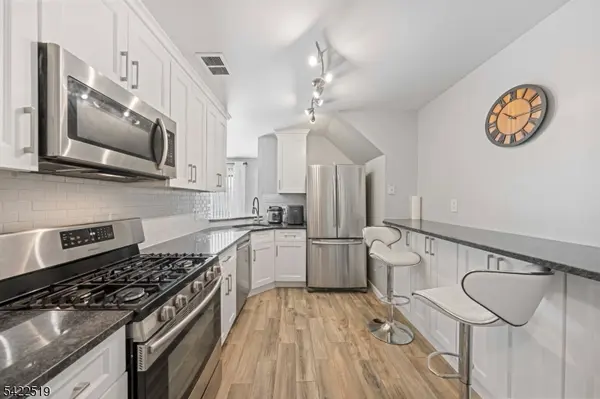 2706 Lighthouse Ln, Sayreville Boro, NJ 08859