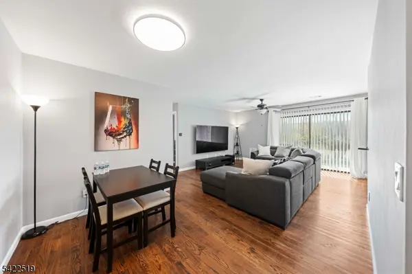 2706 Lighthouse Ln, Sayreville Boro, NJ 08859