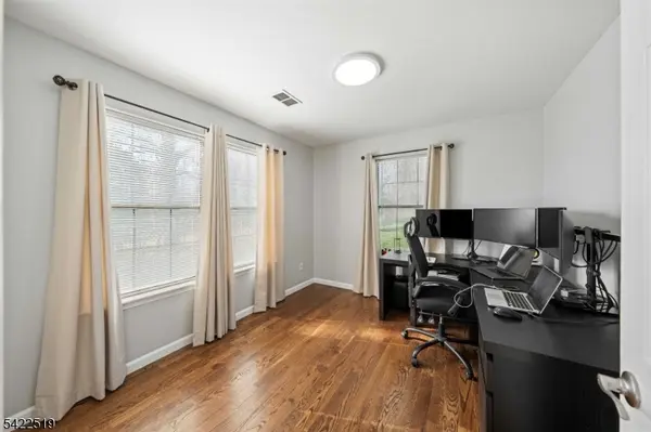 2706 Lighthouse Ln, Sayreville Boro, NJ 08859