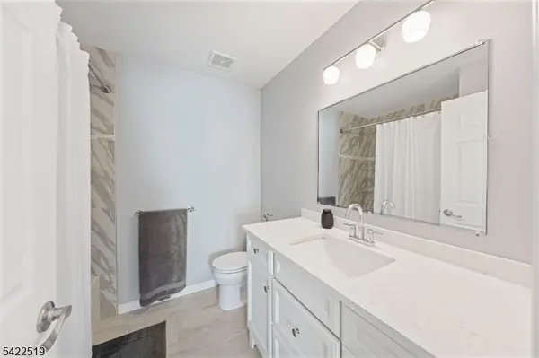 2706 Lighthouse Ln, Sayreville Boro, NJ 08859