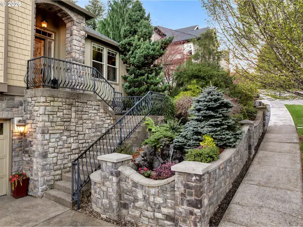 806 NW 35TH AVE, Camas, WA 98607