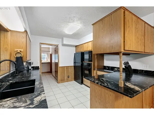 1295 BETTY LN, Eugene, OR 97404