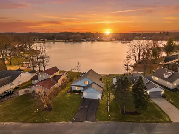 7201 Holiday DR, Morton Twp, MI 49346