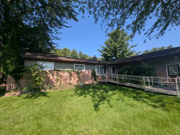 910 N Court ST, Au Gres Twp, MI 48703