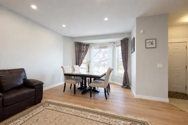 292 Rainbow Falls DR, Chestermere, AB T1X 0E4