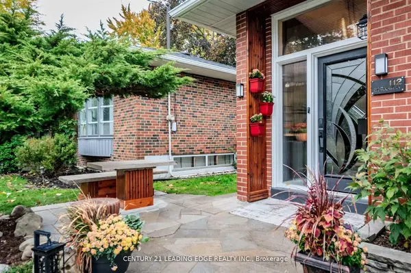 112 Wyndcliff CRES, Toronto C13, ON M4A 2K3