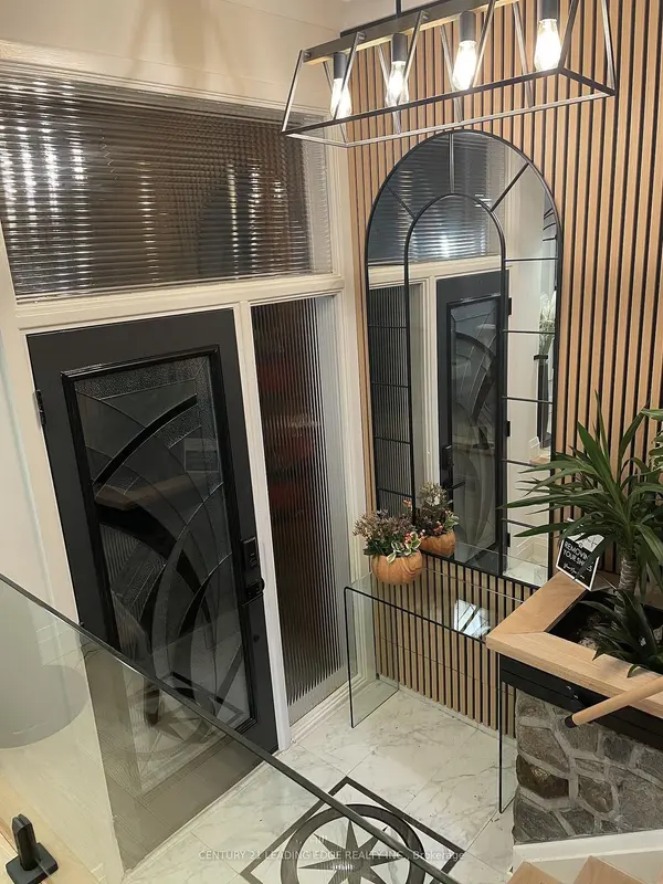 112 Wyndcliff CRES, Toronto C13, ON M4A 2K3