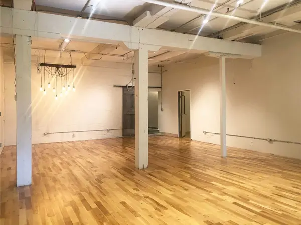 65 Bellwoods AVE #1st and 2nd Floors, Toronto C01, ON M6J 3N4