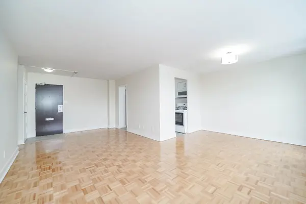 6200 Bathurst ST #507, Toronto C07, ON M2R 2A3