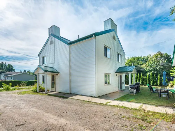 1015 Arnold ST #2, Innisfil, ON L0L 1C0