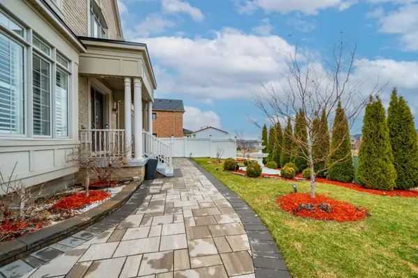 2 Tesla CRES, East Gwillimbury, ON L9N 0T3