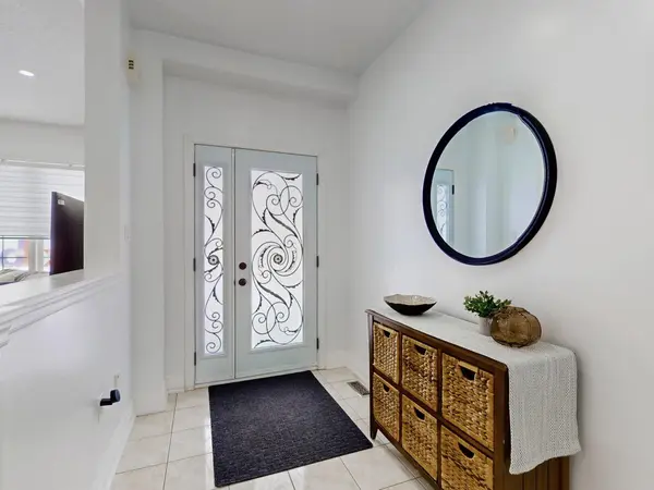 19 Thrushwood DR, Barrie, ON L4N 0Z1