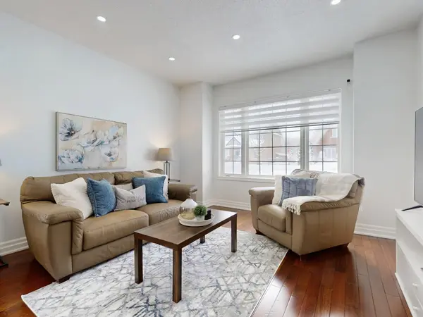 19 Thrushwood DR, Barrie, ON L4N 0Z1