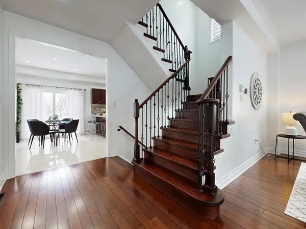 19 Thrushwood DR, Barrie, ON L4N 0Z1