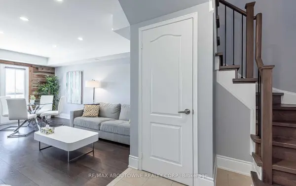 2557 Sixth Line #8, Oakville, ON L6H 0H7