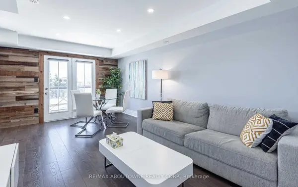 2557 Sixth Line #8, Oakville, ON L6H 0H7