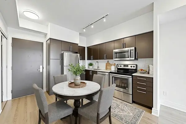 55 Speers RD #1702, Oakville, ON L6K 0H9